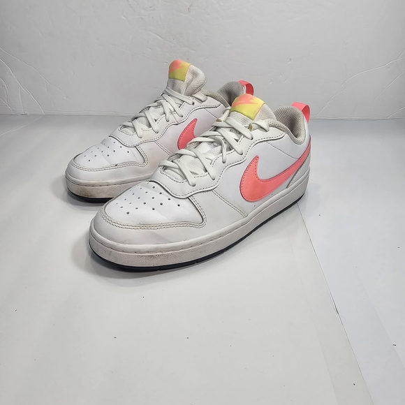 Nike White and Pink Sneakers - Picture 2 of 8